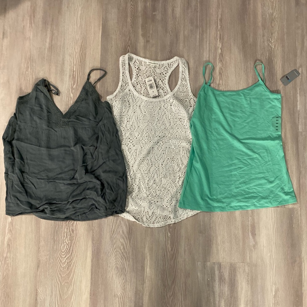 2 NWT Warehouse one tops size medium - read